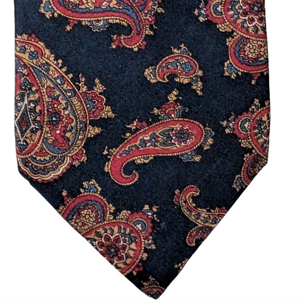 Vintage Liberty of London mens necktie 100% silk USA paisley navy career